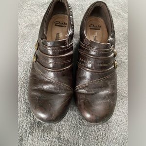 Women’s Clark’s brown dress shoe.